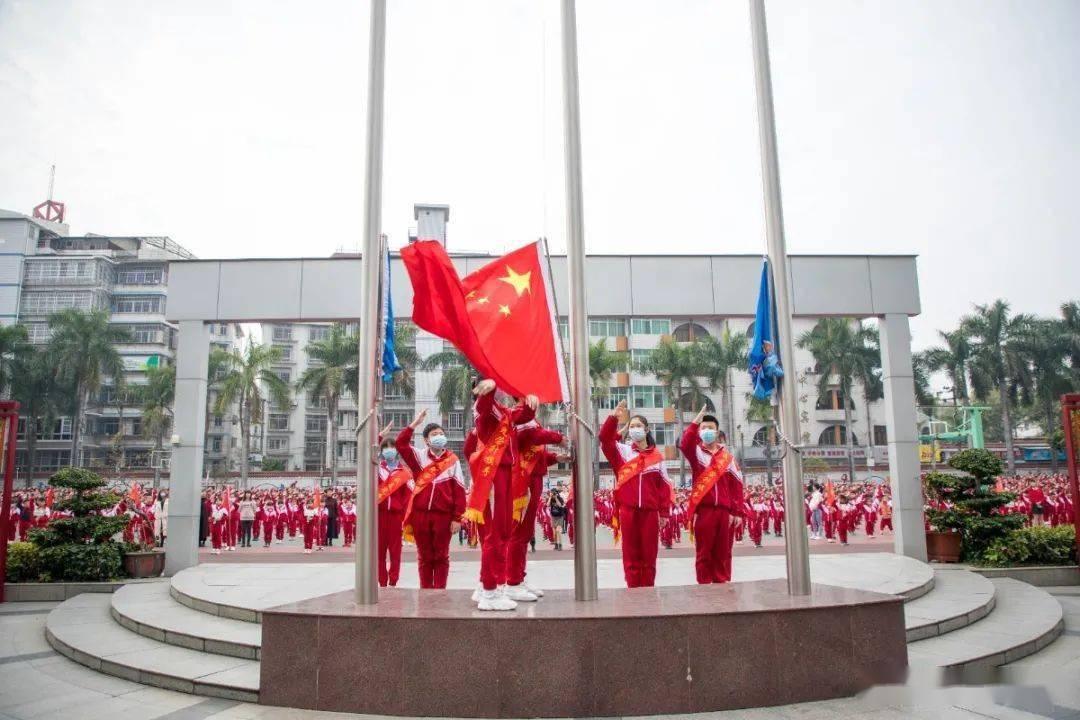 迷失在街头的男孩